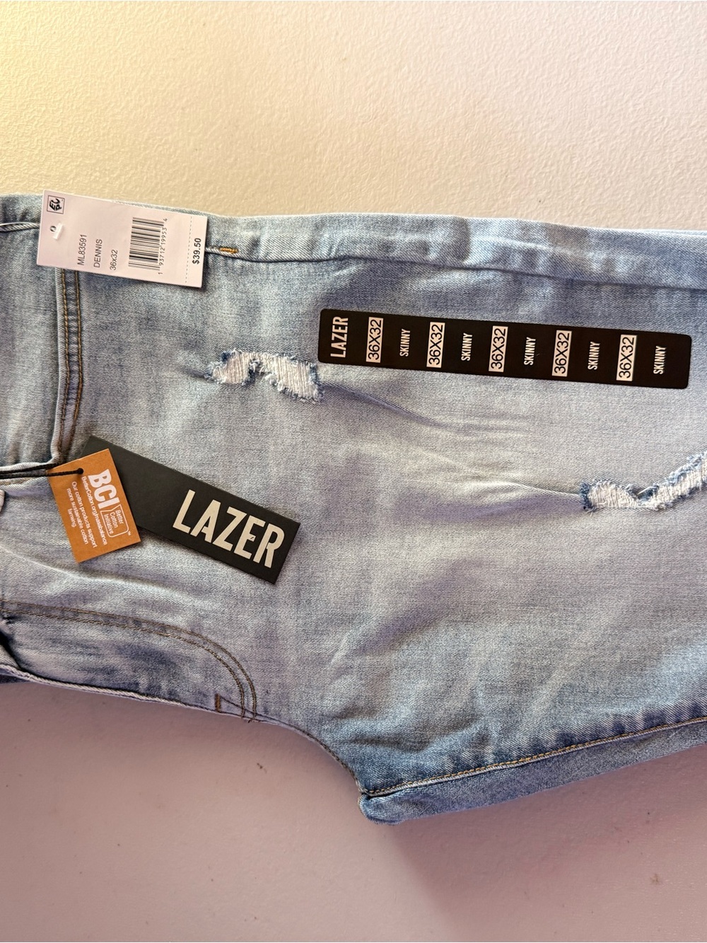 Women's Light Wash Skinny Jeans - Light Blue